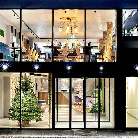 ホテル Ever Gruen カプルーン